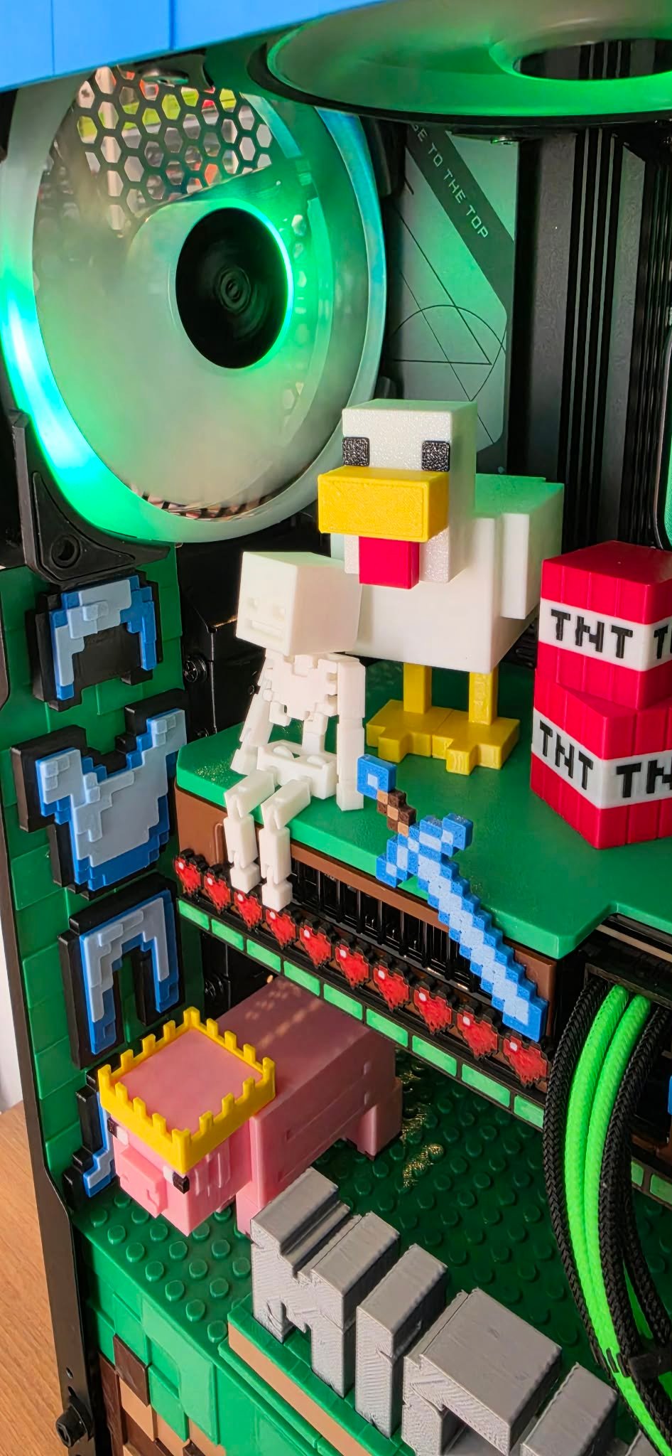 Pixel Art Workstation PC 11